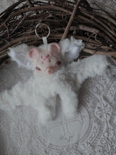 Load image into Gallery viewer, Pale Strawbeary