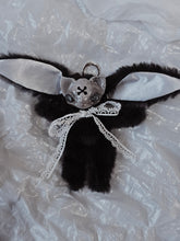 Load image into Gallery viewer, Crackling Tomb Bat