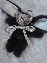 Load image into Gallery viewer, Crackling Tomb Bat