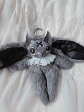 Load image into Gallery viewer, Octavia