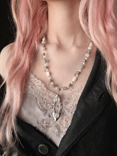 Load image into Gallery viewer, Labradorite and Clear Quartz Pod Necklace