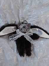 Load image into Gallery viewer, Hypnotized Batling