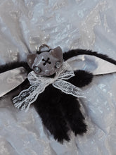 Load image into Gallery viewer, Hypnotized Batling