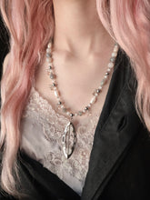 Load image into Gallery viewer, Labradorite and Clear Quartz Pod Necklace