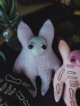 Load image into Gallery viewer, Lavender Skellingale
