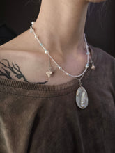 Load image into Gallery viewer, Pearlescent necklace
