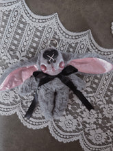 Load image into Gallery viewer, Emo Heart Meep
