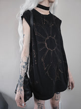 Load image into Gallery viewer, Sunflower of the Cathedral
