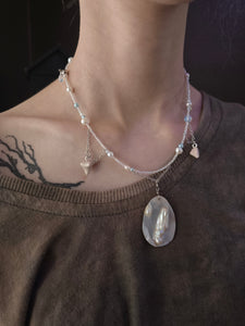 Pearlescent necklace