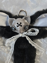 Load image into Gallery viewer, Crackling Tomb Bat
