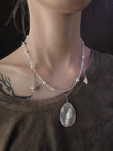 Load image into Gallery viewer, Pearlescent necklace
