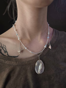 Pearlescent necklace