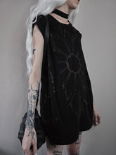 Load image into Gallery viewer, Sunflower of the Cathedral
