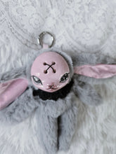 Load image into Gallery viewer, Peach Bun
