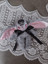 Load image into Gallery viewer, Emo Heart Meep
