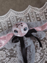 Load image into Gallery viewer, Buggy Alien Meep
