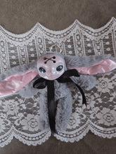 Load image into Gallery viewer, Buggy Alien Meep
