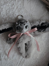Load image into Gallery viewer, Cornua-Alien
