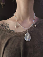 Load image into Gallery viewer, Pearlescent necklace
