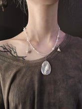 Load image into Gallery viewer, Pearlescent necklace
