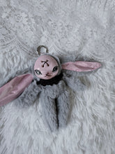 Load image into Gallery viewer, Peach Bun
