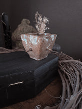 Load image into Gallery viewer, Whimsy spikes box teacup
