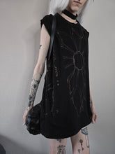 Load image into Gallery viewer, Sunflower of the Cathedral
